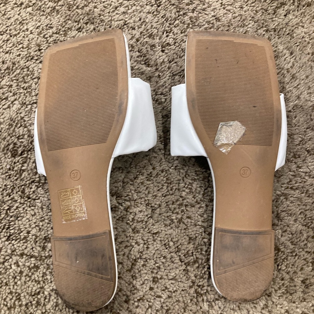 PRINCESS POLY Sandals - Picture 3 of 3
